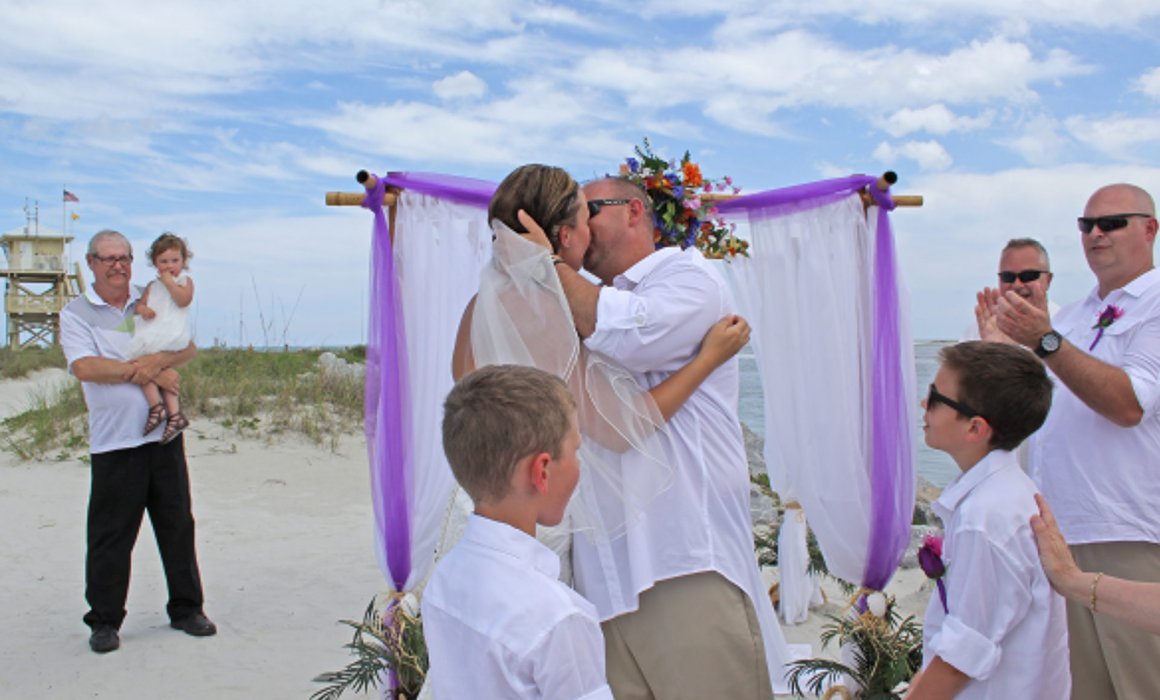 kiss-the-bride-e1486912069540-ox9v0t9v6696tf2et2tzwap4ogcrbijvw5u18kl4d4